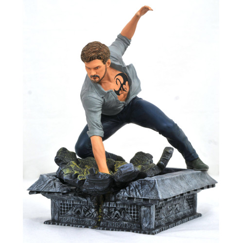 MARVEL NETFLIX DEF GALLERY IRON FIST PVC FIG (GAMESTOP)