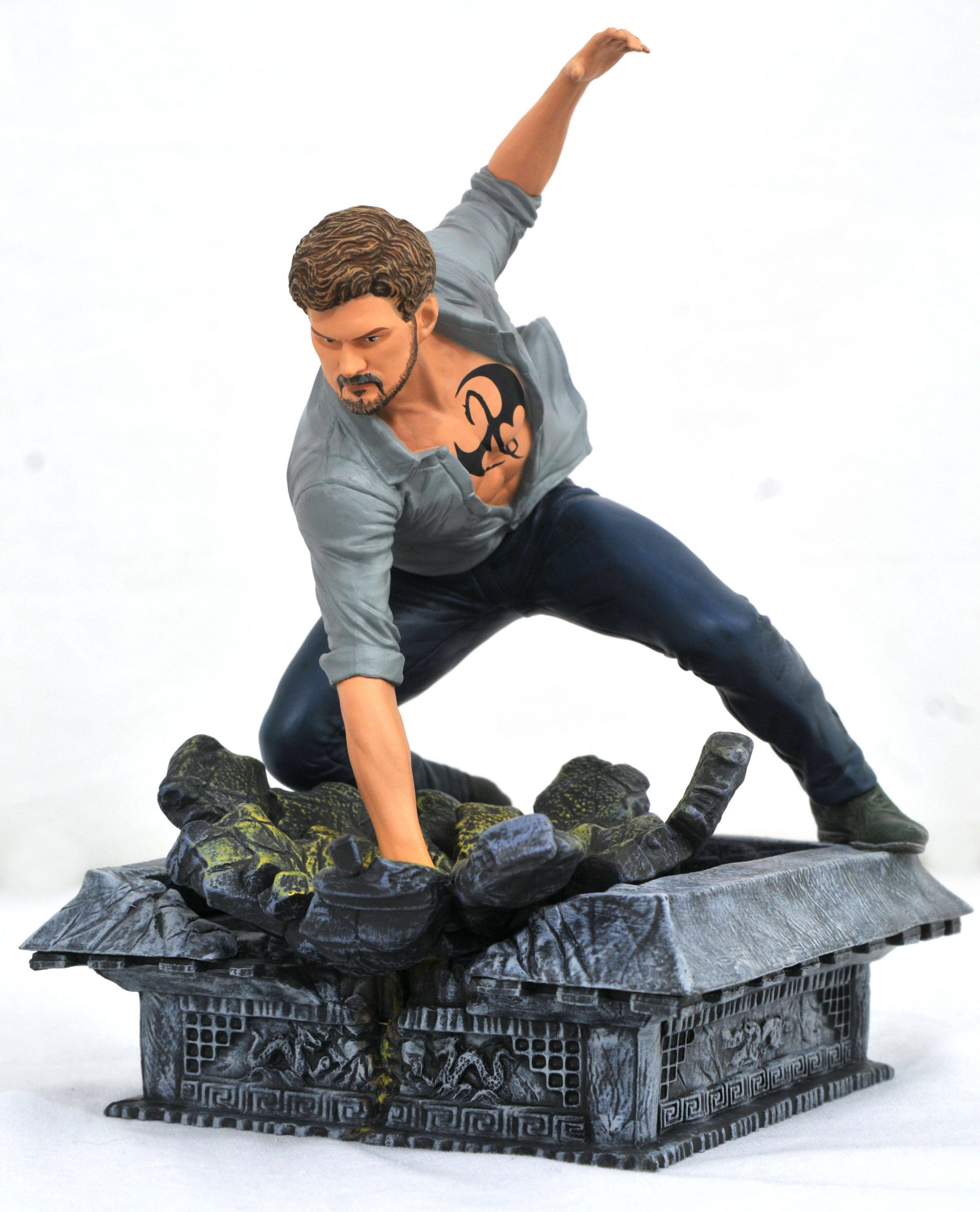 MARVEL NETFLIX DEF GALLERY IRON FIST PVC FIG (GAMESTOP)