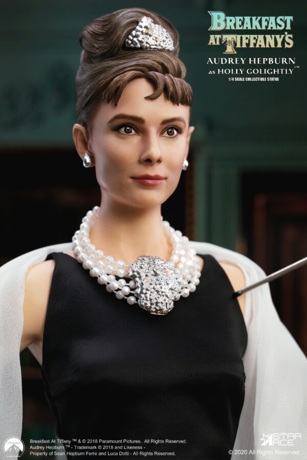 STL169549_2 BREAKFAST AT TIFFANYS AUDREY HEPBURN LTD 1/4 STATUE W/LIGHT