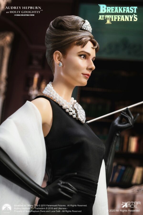 STL169549_3 BREAKFAST AT TIFFANYS AUDREY HEPBURN LTD 1/4 STATUE W/LIGHT