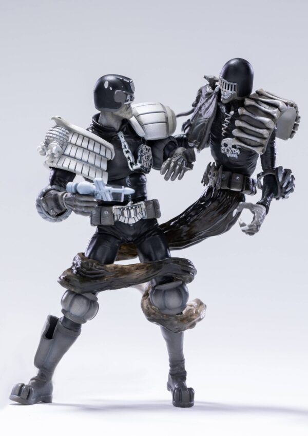 SDCC 2022 JUDGE DREDD VS DEATH BLACK & WHITE PX 1/8 AF 2PK