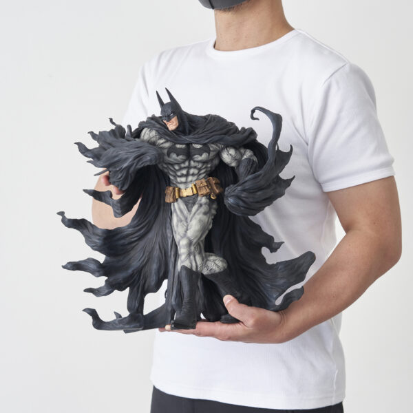 SOFBINAL DC BATMAN HARD BLACK VER 14IN VINYL FIGURE