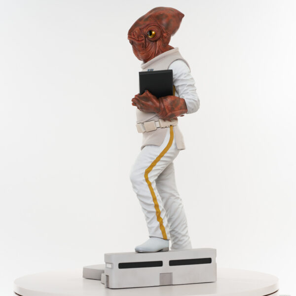 STL257615_1 SW MILESTONES RETURN OF THE JEDI ADMIRAL ACKBAR STATUE
