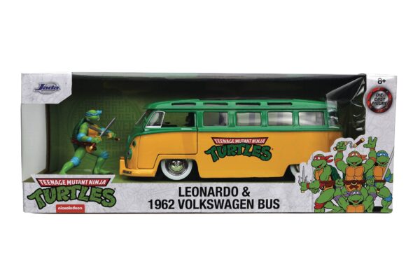 STL259661 HWR 1962 VW BUS W/TMNT LEONARDO FIG 1/24 DIE-CAST VEH