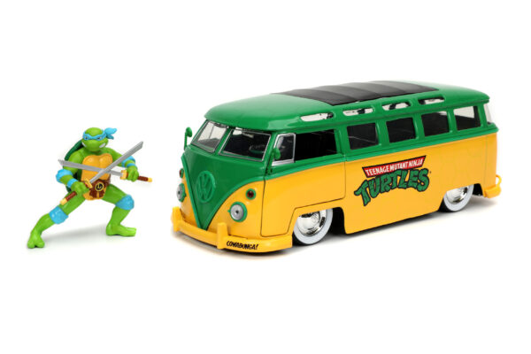 STL259661_2-scaled HWR 1962 VW BUS W/TMNT LEONARDO FIG 1/24 DIE-CAST VEH