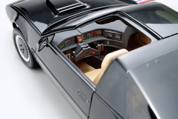 KNIGHT RIDER KNIGHT 2000 KITT S1 1/24 VEHICLE MODEL