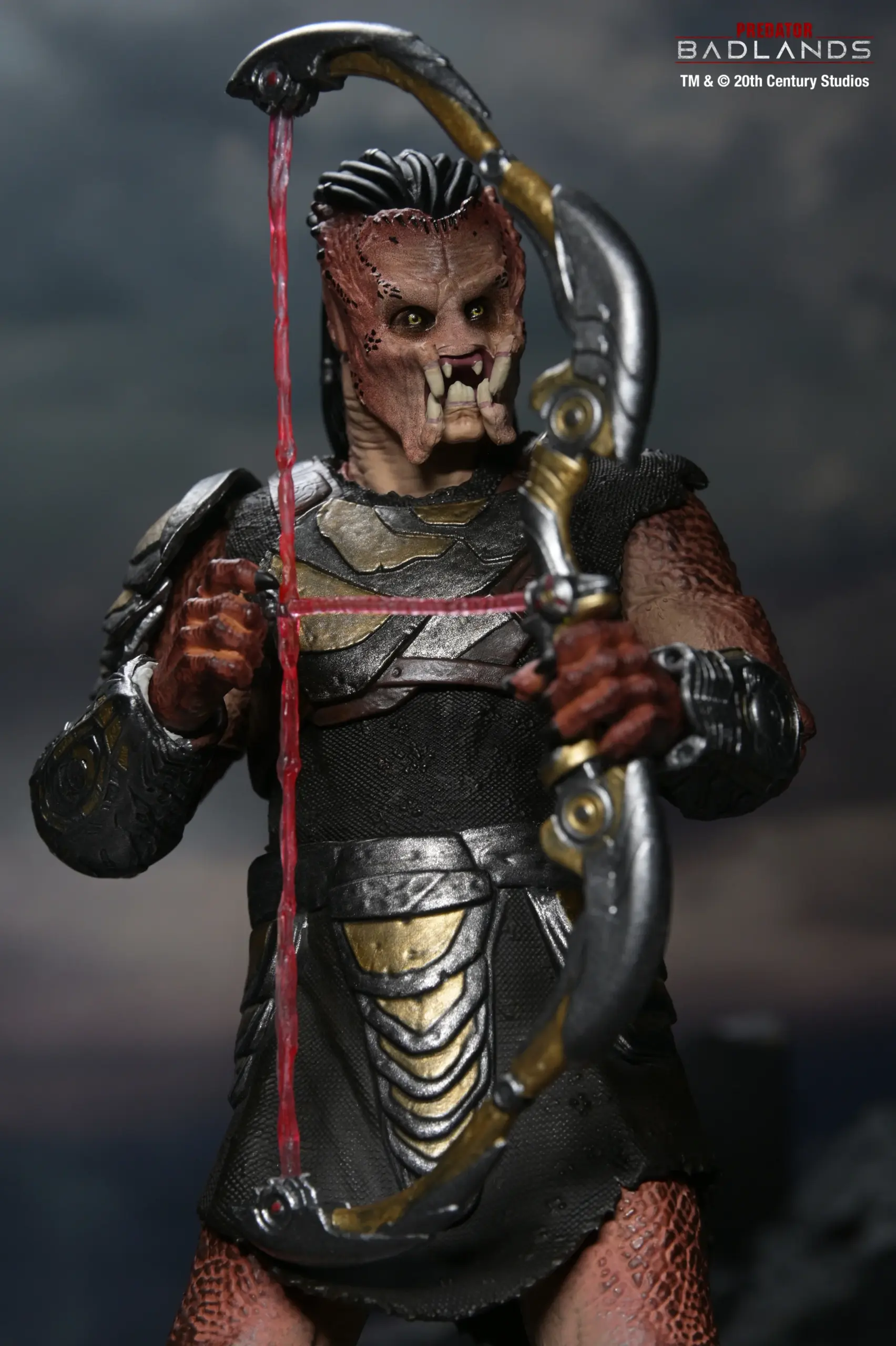 Legal_and_logo_51752_UNP_14_jpg Predator: Badlands - Ultimate Dek (Training Armor) 7" Scale Action Figure