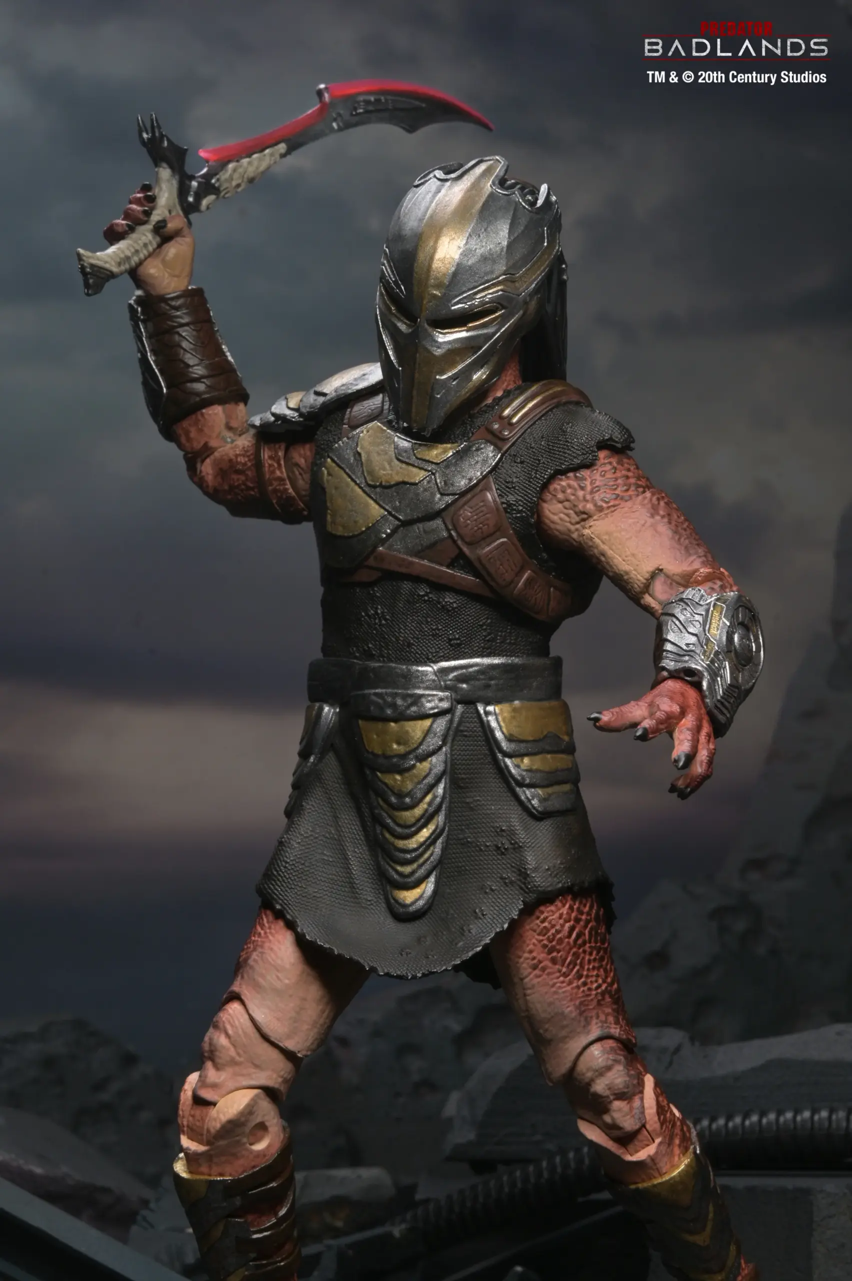 legal_and_logo_51752_UNP_8_jpg Predator: Badlands - Ultimate Dek (Training Armor) 7" Scale Action Figure